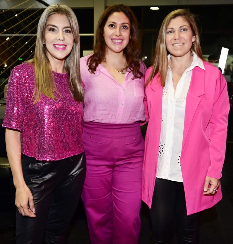 Lourdes Sánchez, Mirtha Ramírez y Yenny Marti.