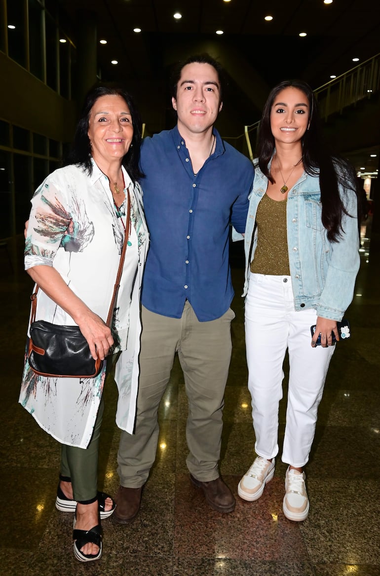 Lucha Abbate, Nicolás Pankow y Camila Fretes.