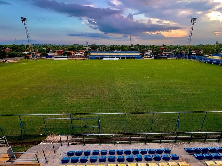 El estadio Facundo de León Fossatti del Club 12 de Junio de Villa Hayes.