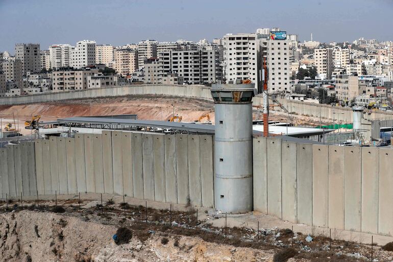 Una sección del muro israelí de separación cerca de la localidad de Qalandia, entre la ciudad de Ramala y Jerusalén Este.
