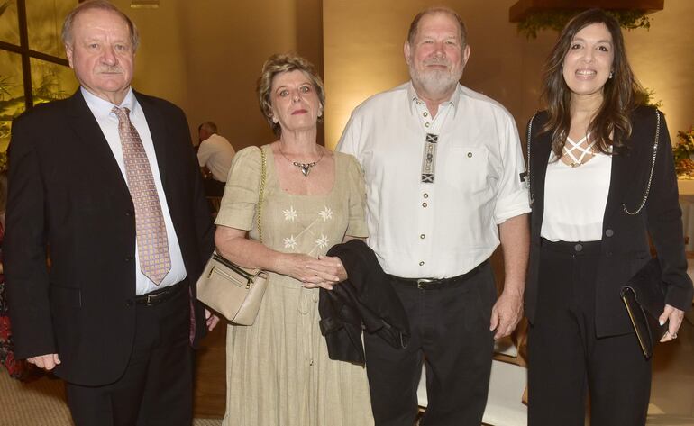 Manfred Hieber, Hilda Hieber, Rolf Thiede y Daniela Bruyn.