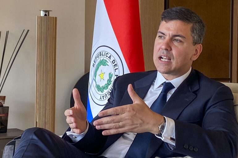 El Presidente de la República de Paraguay, Santiago Peña.