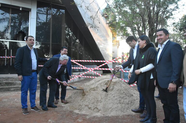 Reinician obra del Auditorio Agustín Pio Barrios, en San Juan Batista, Misiones.