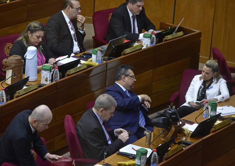 La bancada cartista se quebró ayer durante la votación por la derogación del convenio con la Unión Europea.