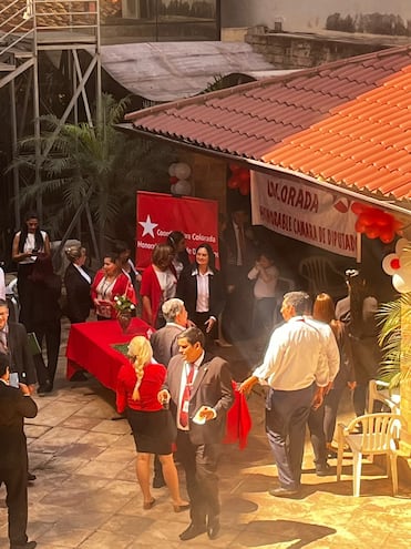 Festejo por el aniversario de la ANR de la Coordinadora Colorada de la Cámara de Diputados, en el quincho del Congreso.