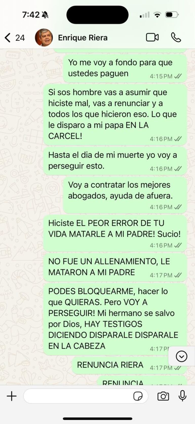 Chats de Larissa Gomes, hija de Eulalio Lalo Gomes, con el ministro del Interior, Enrique Riera.