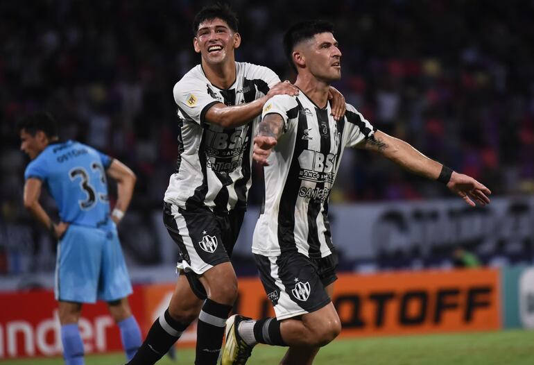 José Florentín festeja su gol para Central Córdoba de Santiago del Estero ante Belgrano de Córdoba.