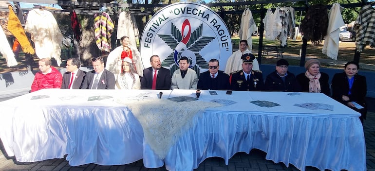 El acto de presentación del programa del Festival Ovecha Rague se realizó el martes 28 de mayo, en la plaza San Miguel Arcángel.