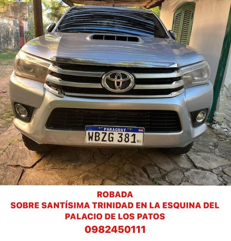 La camioneta robada en el barrio Santísima Trinidad de Asunción.