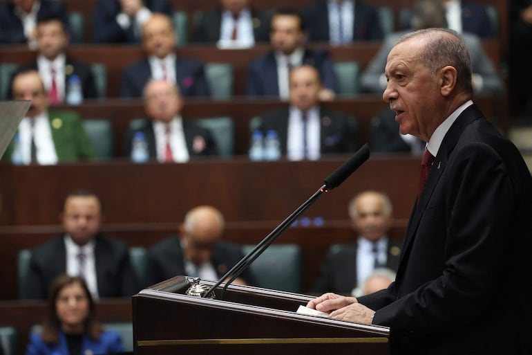 El actual presidente de Turquía, Recep Tayyip Erdogan, se dirige a la Asamblea Nacional, en Ankara. (AFP)