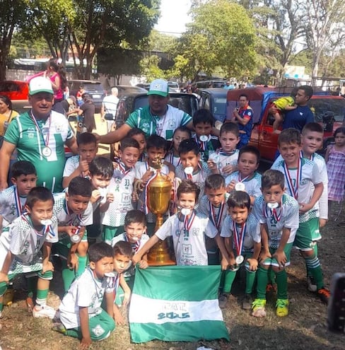 Integrantes del plantel campeón de la selección de J. Augusto Saldívar, categoría 2015.