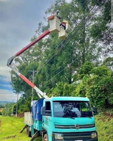 Usuarios se quejan los constantes cortes de energía eléctrica en los distritos de Paraguarí y Carapeguá.