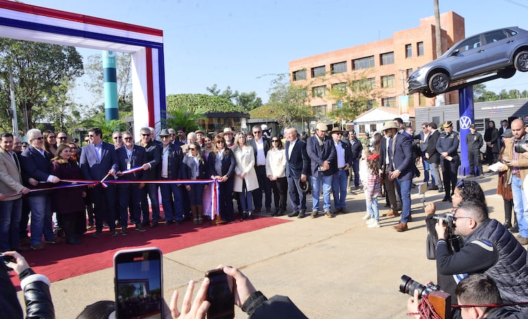 Autoridades de la ARP y UIP en la inauguración oficial de la Expo MRA de este año.