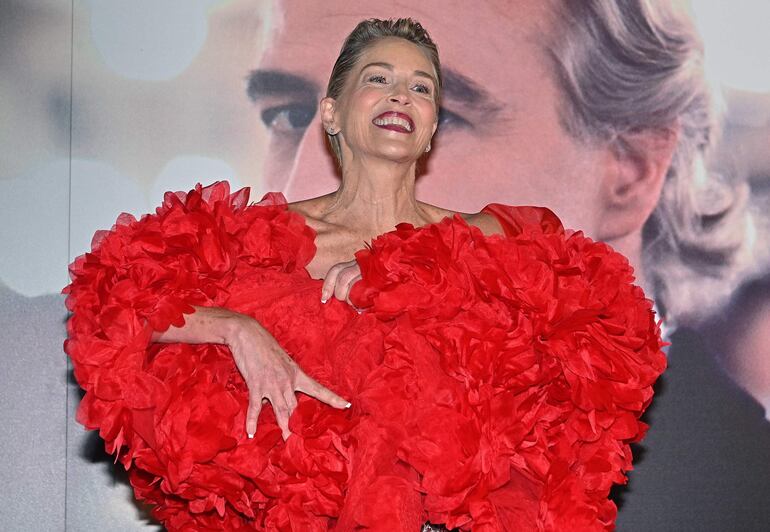 La actriz Sharon Stone en la alfombra roja del 42º Festival de Cine de Turín (TFF) en el Teatro Regio de Turín, Italia.