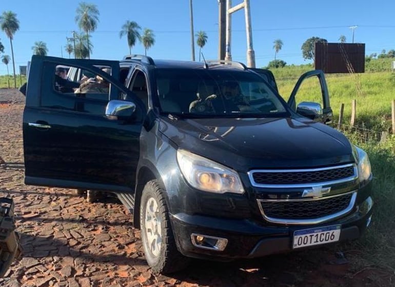 Camioneta Chevrolet, una de las dos lujosas camionetas incautadas en el operativo.