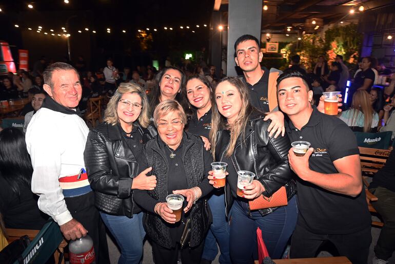 Con mucha alegría, se vivió la fiesta aniversario de Lido Bar, uno de los emblemáticos locales del centro de Asunción.