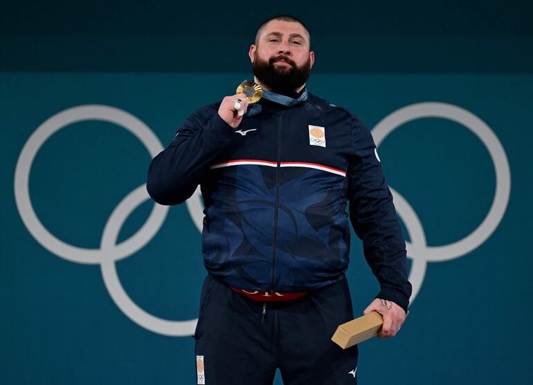 Lasha Talakhadze se alzó su tercer oro de forma consecutiva.