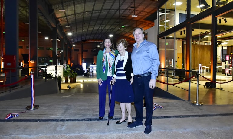 Liz María Ramírez, Margarinta Bendlin y Rainer Bendlin habilitaron oficialmente Motorplaza.