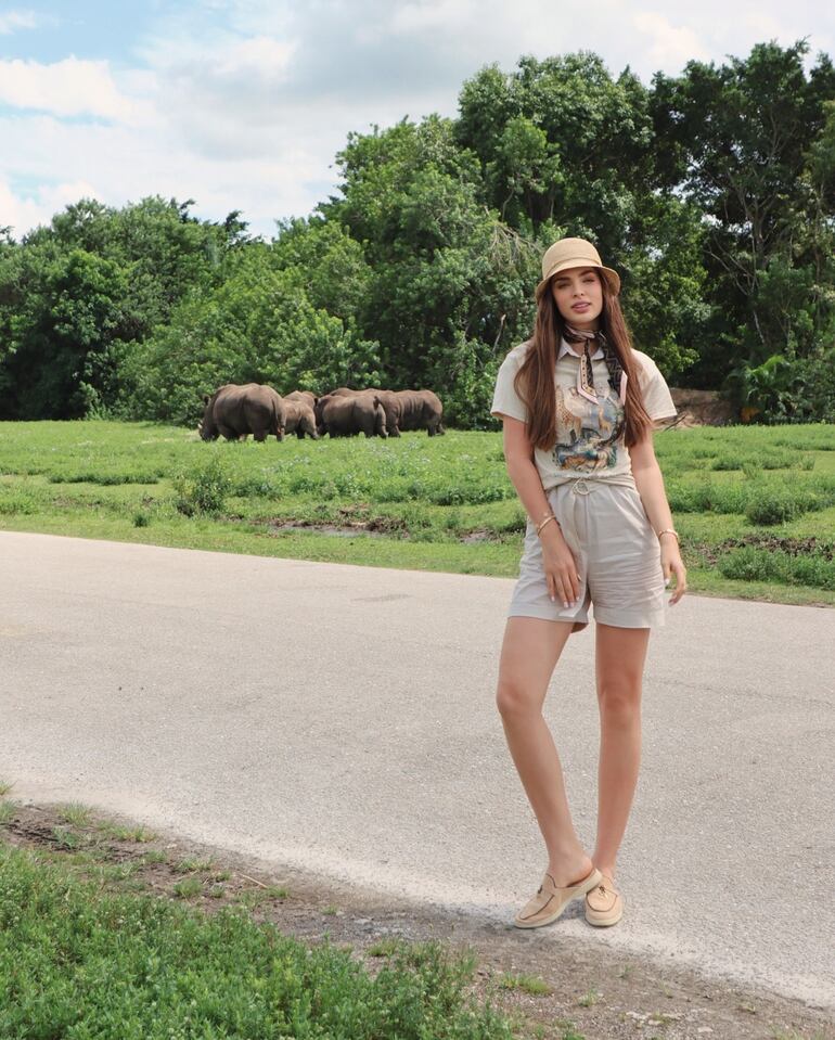 Así de hermosa, Nadia Ferreira recorrió el Lion Country Safari. (Instagram/Nadia Ferreira)