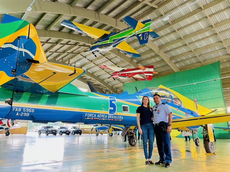 Fotos compartidas en sus redes sociales por Alma María Recalde de Caballero, acompañando a su marido el coronel Bernardino Caballero a un viaje en Brasil. La civil viajó en un vuelo de las Fuerzas Aéreas.