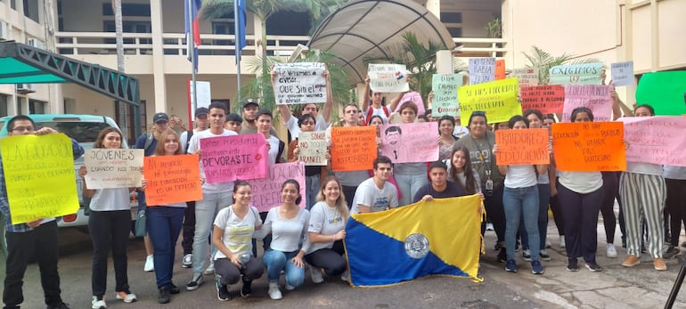 Los estudiantes de Odontología-UNA se sumaron a la toma generalizada.