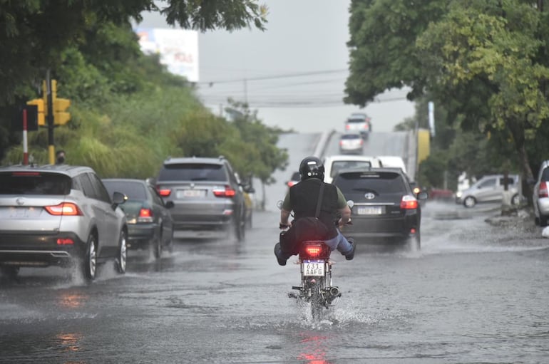 La Dirección de Meteorología e Hidrología (DMH) actualizó su alerta y anuncia lluvias intensas con tormentas eléctricas