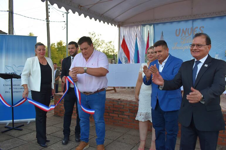 Momento de la habilitación oficial de la Facultad de la Unves en Independencia a cargo de las autoridades.