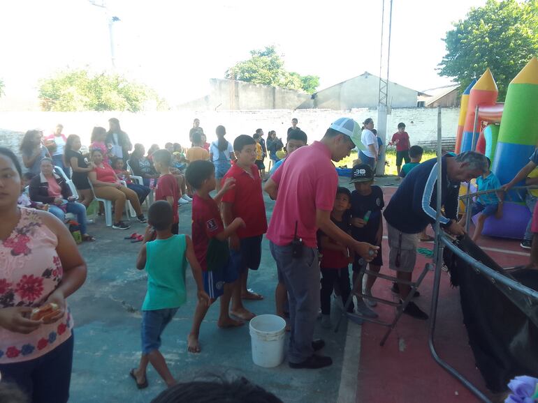 El encuentro con los niños y niñas se desarrolló en el polideportivo de Guaicá