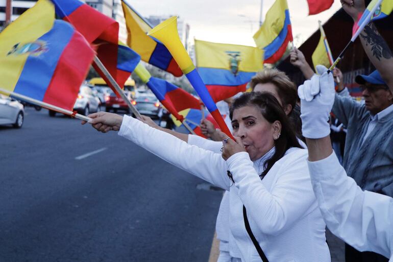 Partidarios del candidato presidencial ecuatoriano Fernando Villavicencio, asesinado el miércoles en Quito, protestan en la capital de Ecuador, el jueves.