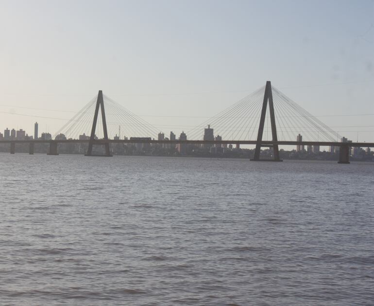 Tensores del puente internacional San Roque González