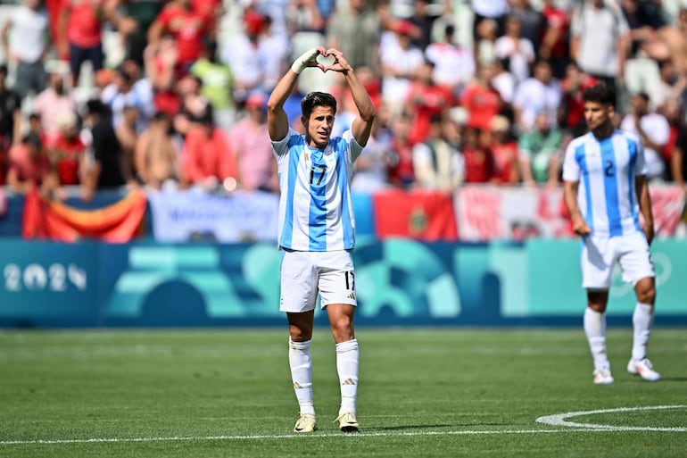 Giuliano Simeone, jugador de Argentina, festeja un gol en el partido frente a Marruecos por la primera fecha del Torneo de Fútbol masculino de los Juegos Olímpicos 2024.