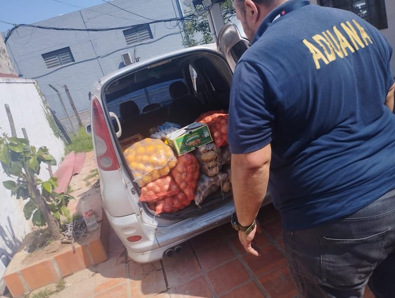 Una persona fue detenida tras incautación de vehículo con productos de contrabando