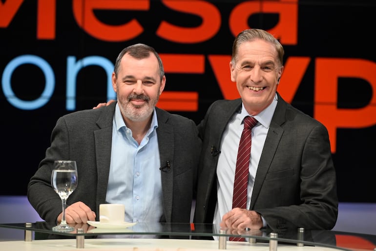 Carlos Dagoberto Carvallo Spalding, designado por el presidente de la República electo, Santiago Peña, como el futuro presidente del Banco Central del Paraguay, junto a Enrique Vargas Peña en el programa de ABC TV.