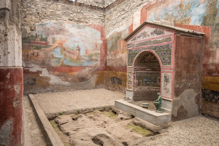 Casa de la Fuente Pequeña de Pompeya, antes del proceso de restauración.