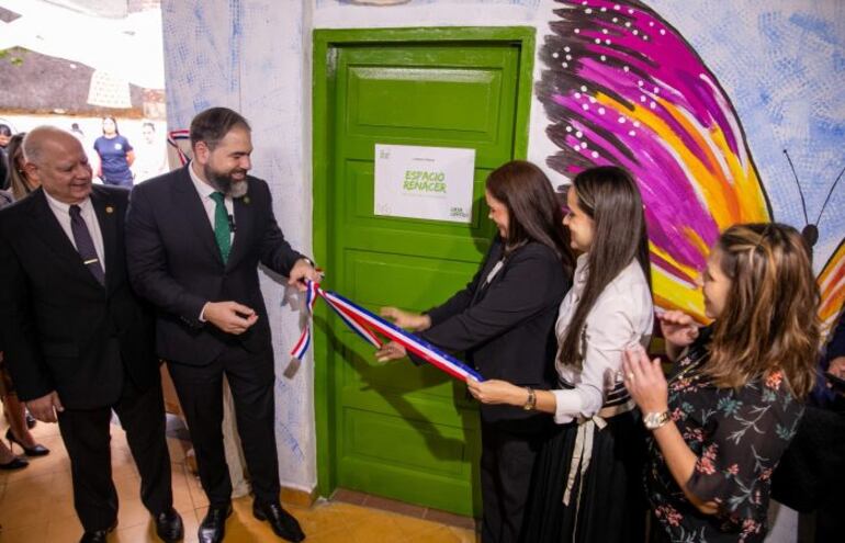 Inaugura oficina de atención a mujeres privadas de libertad que consiguieron libertad condicional o libertad provisoria.