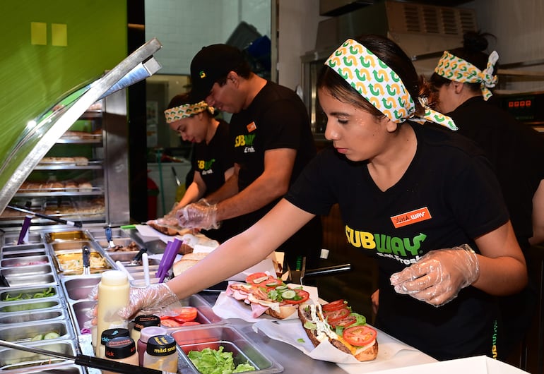 INAUGURACION DE LOCAL GASTRONOMICO EN DEL SOL SHOPPING; SUBWAY. FOTOGRAFO SILVIO ROJAS. 24-01-2025.