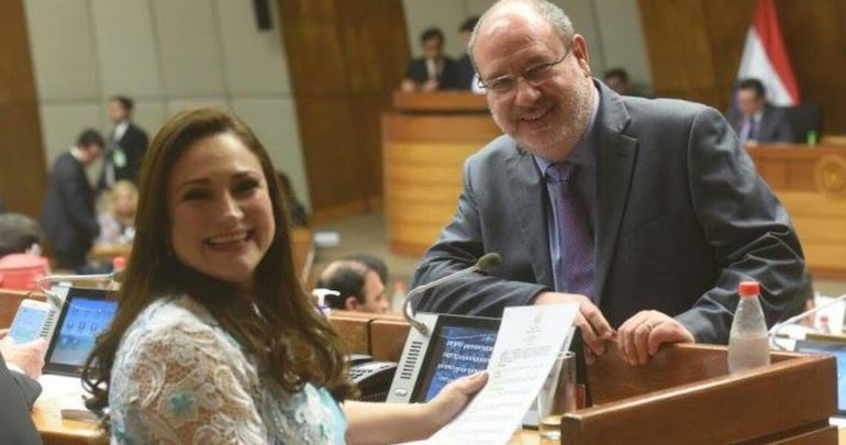 El diputado Justo Zacarías Irún, cuyo nombre suena para dirigir la Itaipú Binacional, junto a su esposa, la también diputada Rocío Abed.