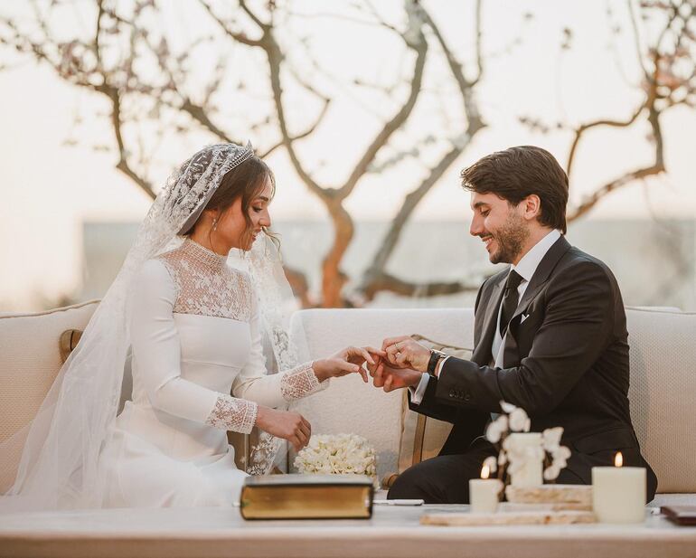 Una postal de la ceremonia de boda de Iman de Jordania y el venezolano Jameel Alexander Thermiotis. (Instagram/Queen Rania Al Abdullah)