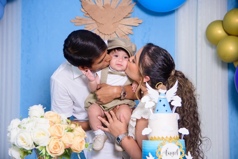 Alexis Duarte y Jazmín Alcaraz con el pequeño Benjita. (Instagram/Jazmín Alcaraz)