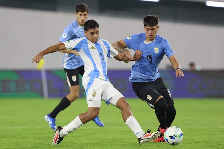 Argentina derrotó a Uruguay en un partidazo