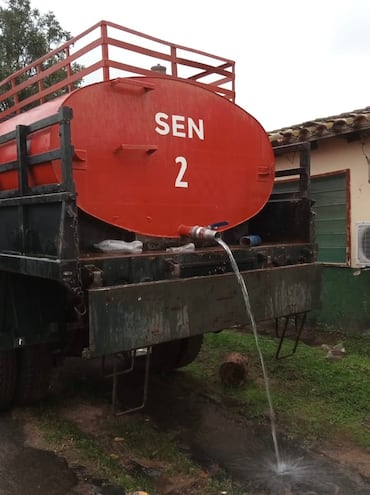 Denunciantes anónimos revelaron mediante videos y fotografías que el operativo “Y jeroja II”, en el cual llevan agua potable desde Asunción a comunidades del Chaco con apoyo del Ejército Paraguayo, tiene serias irregularidades.