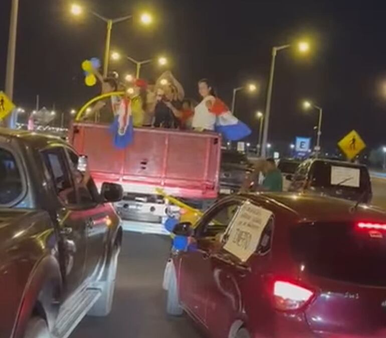 Caravana contra administración municipal en Encarnación.