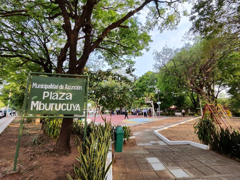 Plaza Mburucuyá, remodelada en gran parte por los vecinos organizados y por iniciativa de ellos.