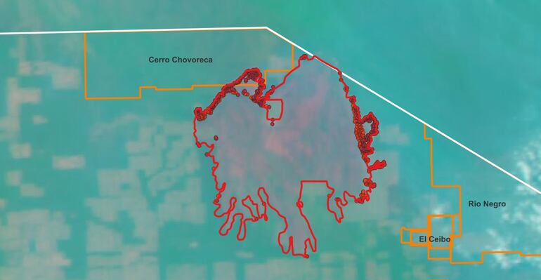 Imagen satelital del Infona muestra cómo el fuego ya ingresó al Monumento Nacional Cerro Chovoreca.