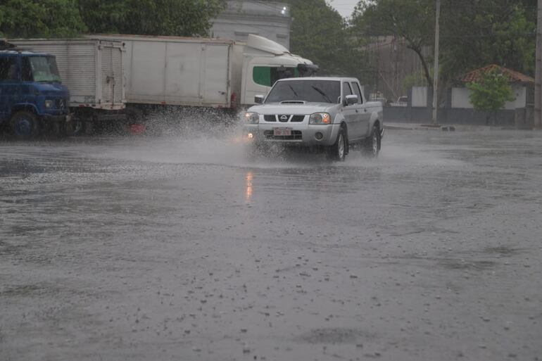 Imagen ilustrativa: con la lluvia se generan los raudales en distintas calles del país.