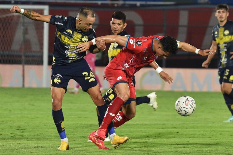 Sportivo Trinidense visita a El Nacional en el Rodrigo Paz Delgado de Quito