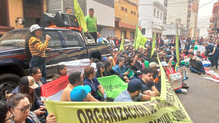 Docentes interinos que integran el Banco de Datos habían reclamado en setiembre, un concurso para acceder a rubros permanentes.