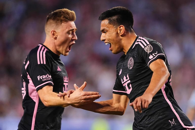 KANSAS CITY, MISSOURI - APRIL 13: Diego Gómez #20 celebrates with Julian Gressel #24 of Inter Miami after scoring a first half goal against Sporting Kansas City at Arrowhead Stadium on April 13, 2024 in Kansas City, Missouri.   Kyle Rivas/Getty Images/AFP (Photo by Kyle Rivas / GETTY IMAGES NORTH AMERICA / Getty Images via AFP)