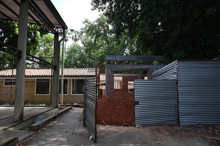 Otra vista de la obra donde el viernes 9 de febrero no se encontró a ningún trabajador en la escuela República de Panamá.