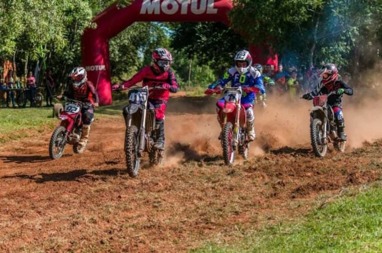 Para participar de la competencia de motocross el costo es de G.100.000.